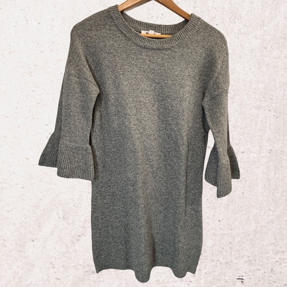 BB Dakota Dresses & Skirts - BB Dakota Gray Bell Sleeve Sweater Dress